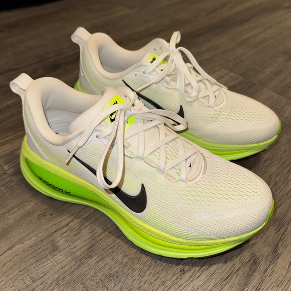Nike Vomero 18 W8.5/M7 - White/Electric Green/Volt/Black - Picture 4 of 9